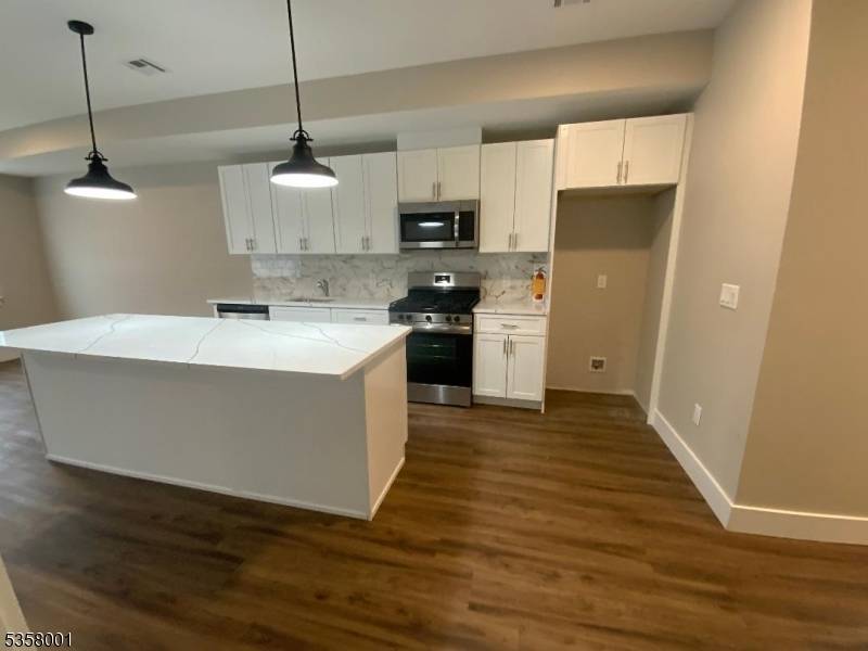 Newark City, NJ 07105,120 Elm St unit 4