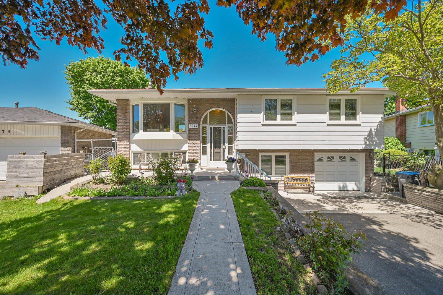 Mississauga, ON L5C 1W9,3273 Strabane DR