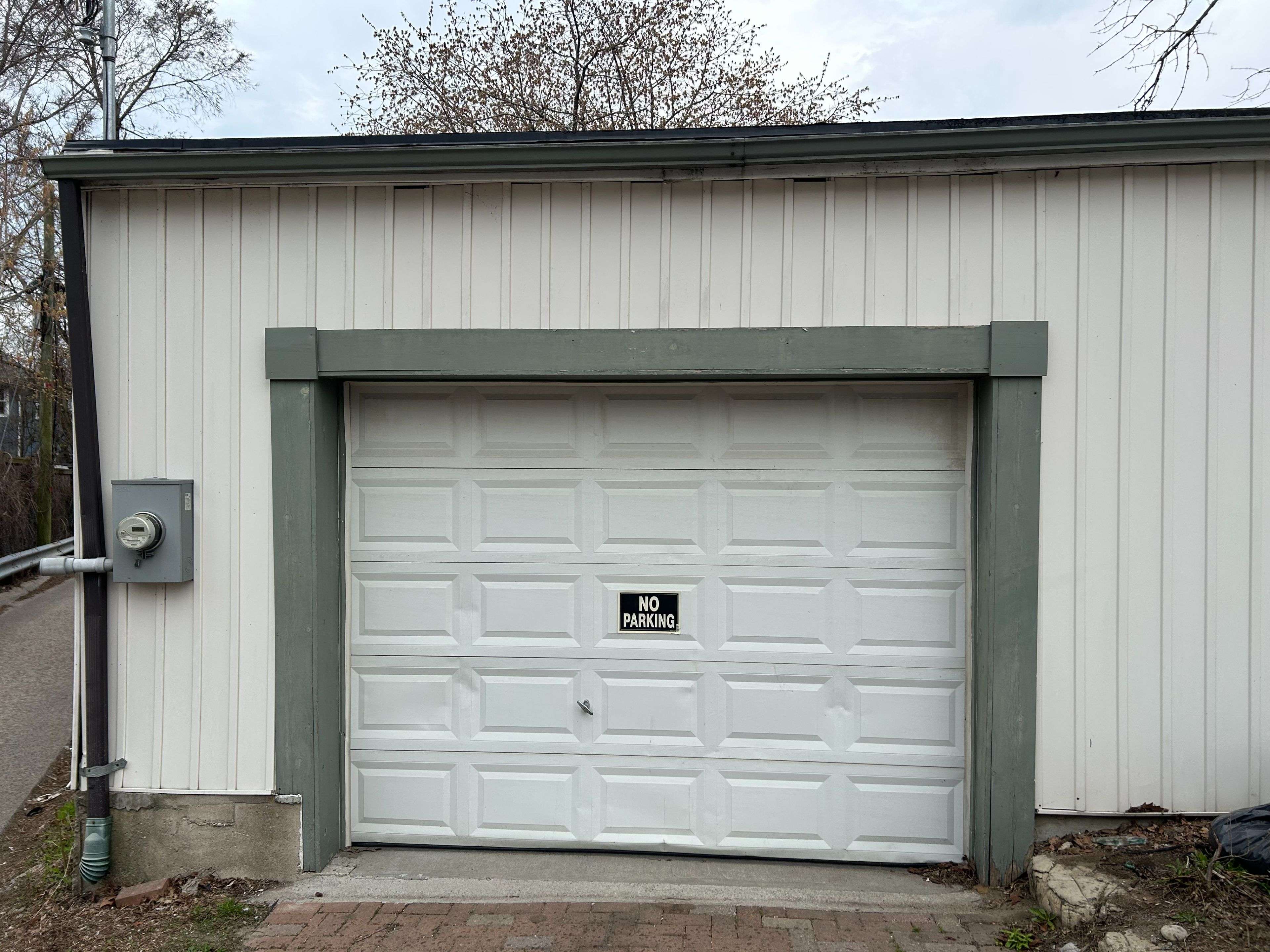 Toronto E06, ON M1N 1R4,1443 Kingston RD #garage