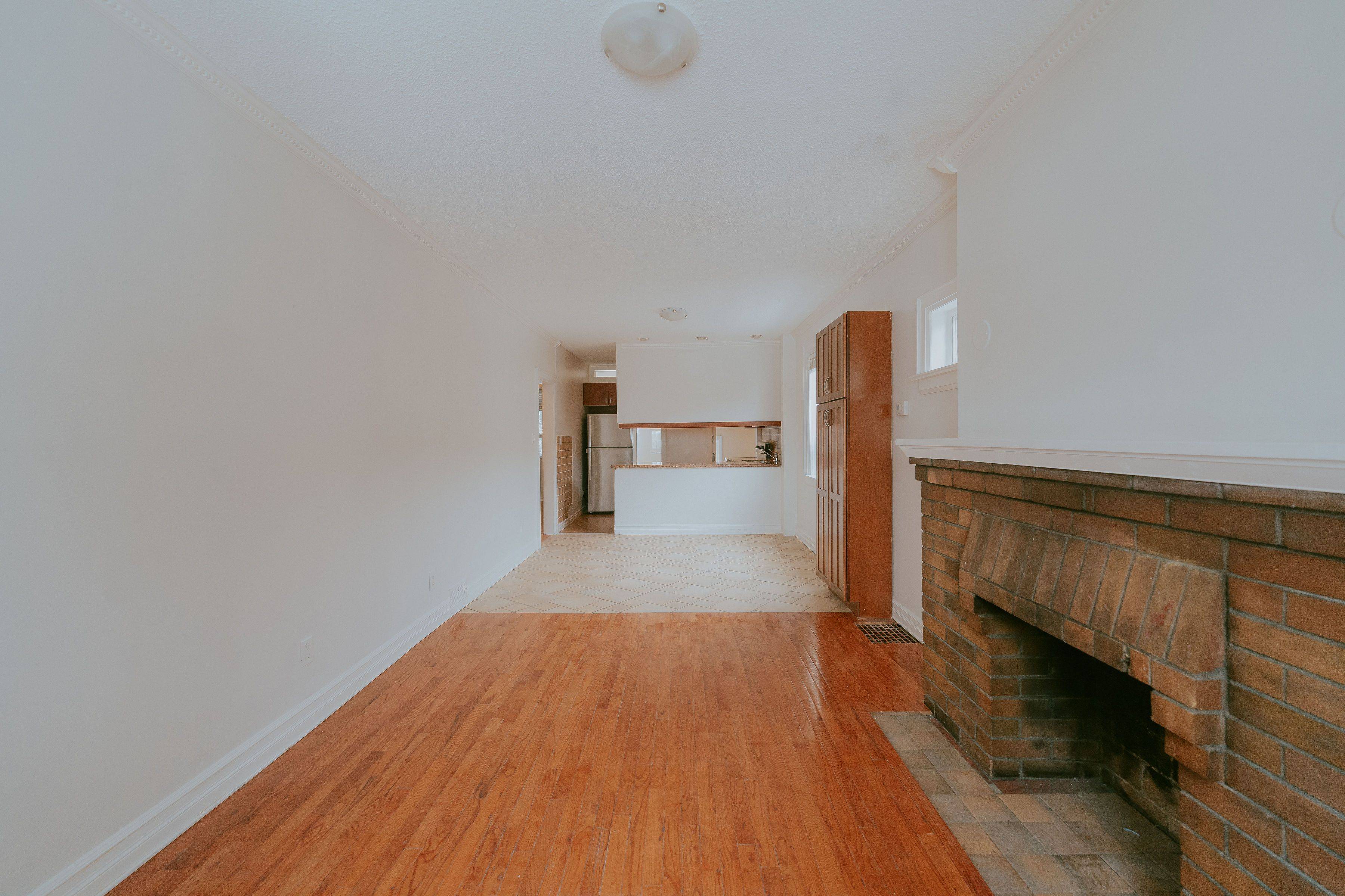 Toronto W04, ON M6E 2L9,183 Livingstone AVE W