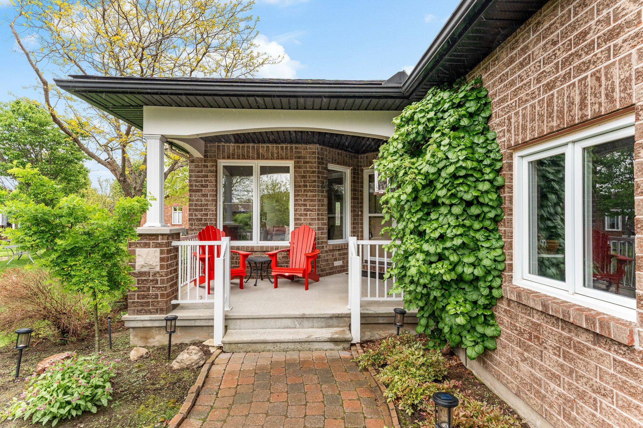 Kanata, ON K2M 2T8,33 Waterthrush CRES