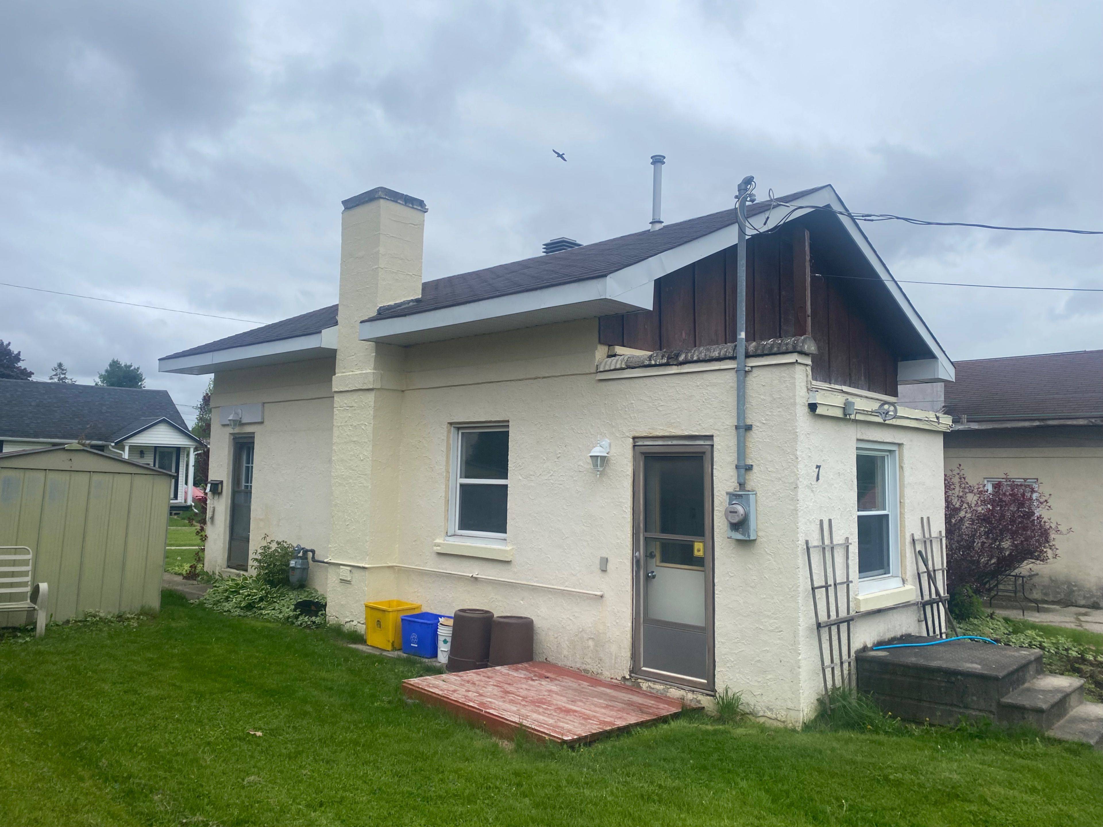 Smiths Falls, ON K7A 3G4,7 Mckenzie AVE