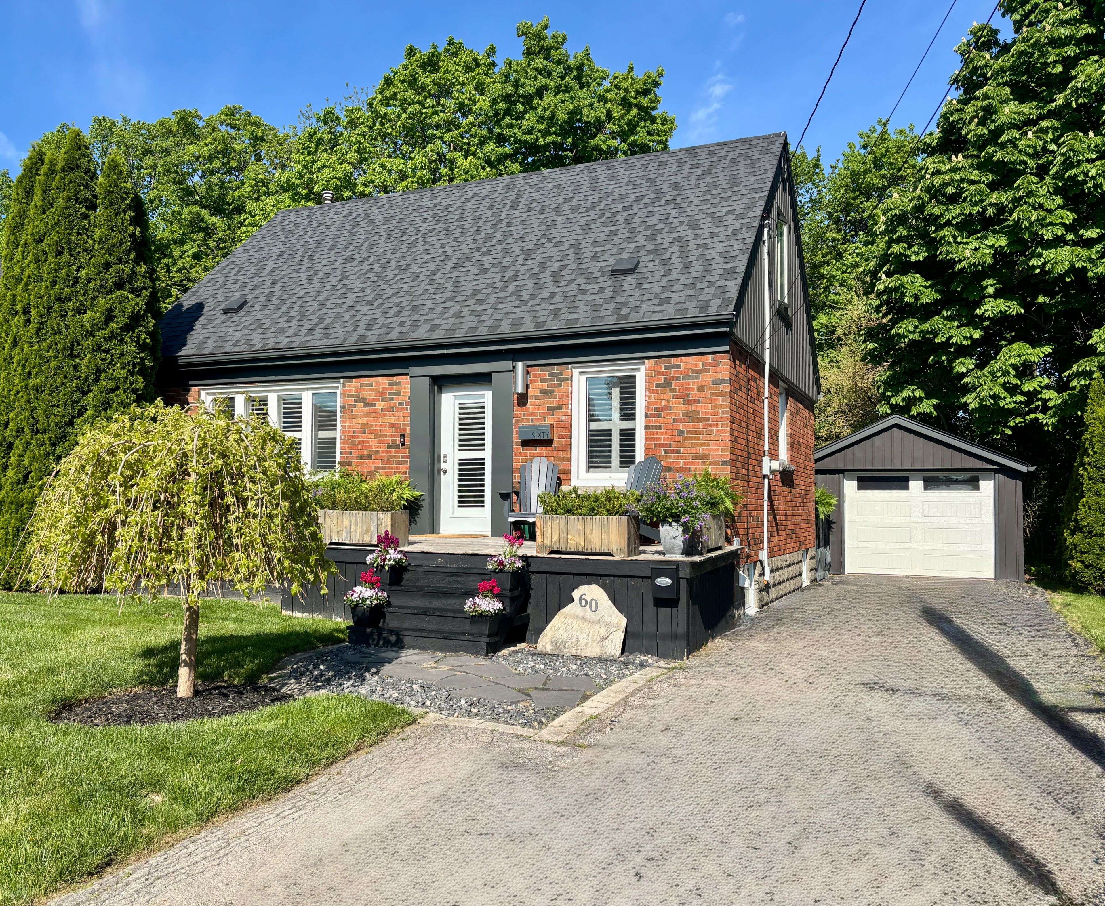 Hamilton, ON L8G 1Z9,60 Galbraith DR