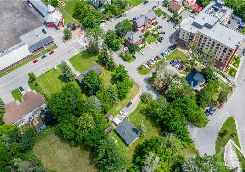 Carp - Huntley Ward, ON K0A 1L0,3787 Carp RD