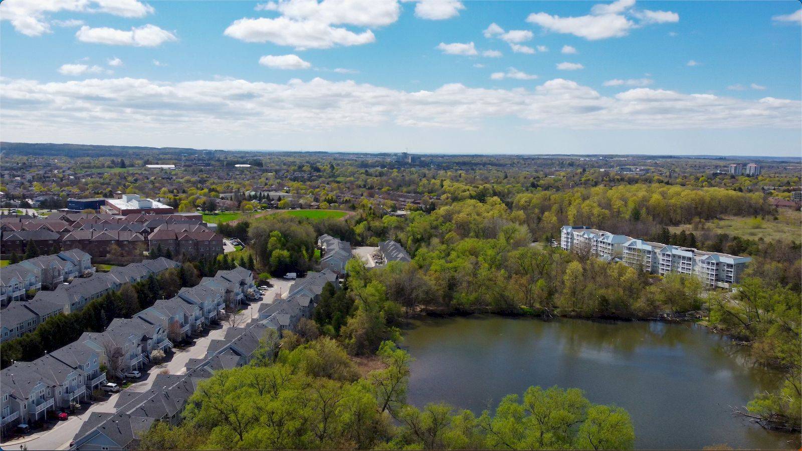 Newmarket, ON L3Y 8T4,991 On Bogart CIR #8