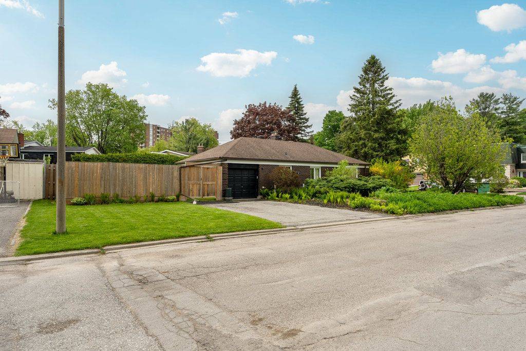Beacon Hill North - South And Area, ON K1J 8J2,1932 Marquis AVE