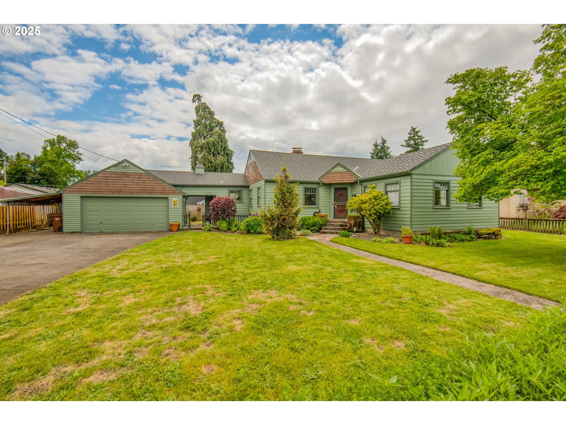 Gladstone, OR 97027,381 W BERKELEY ST