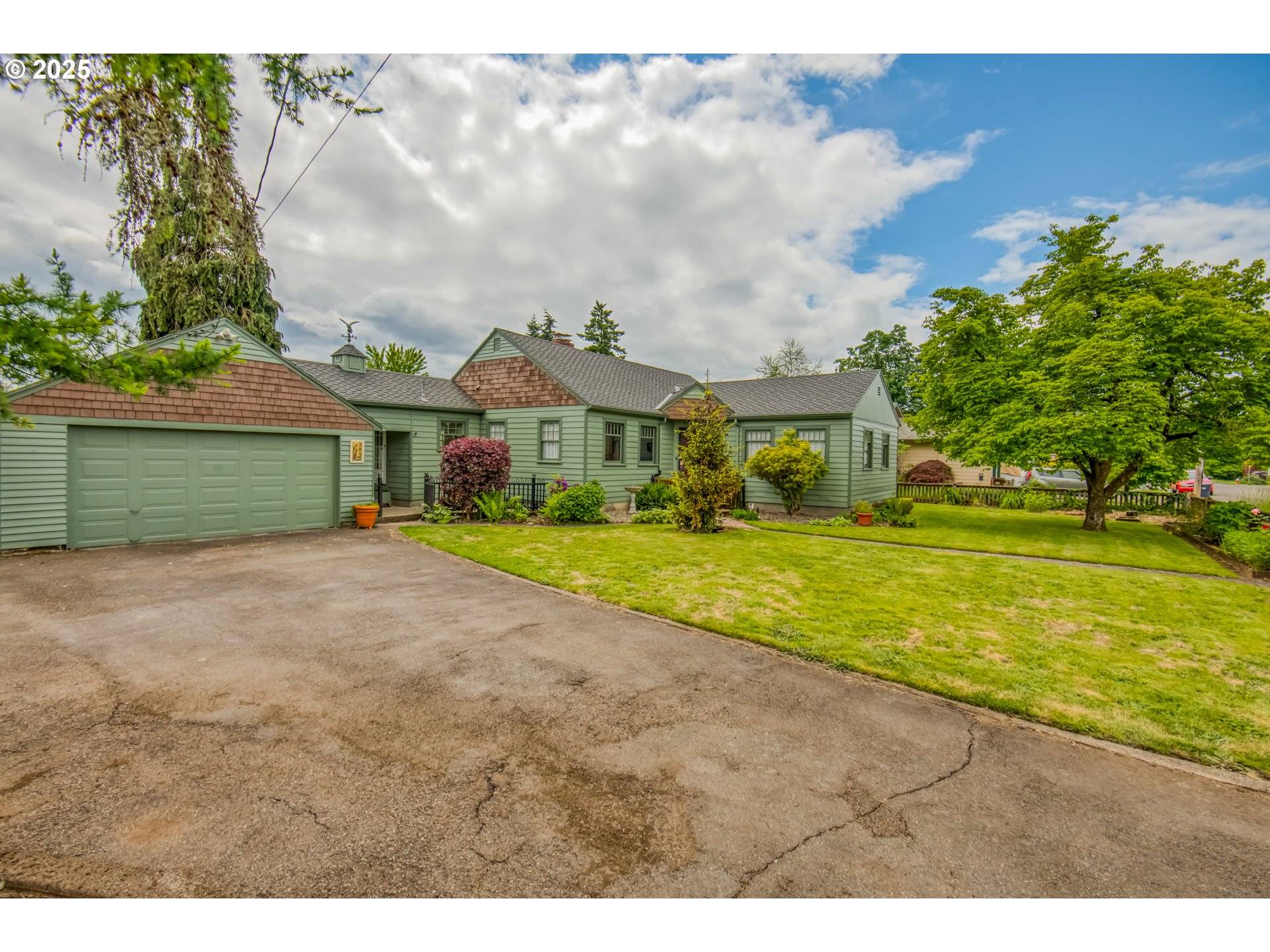 Gladstone, OR 97027,381 W BERKELEY ST