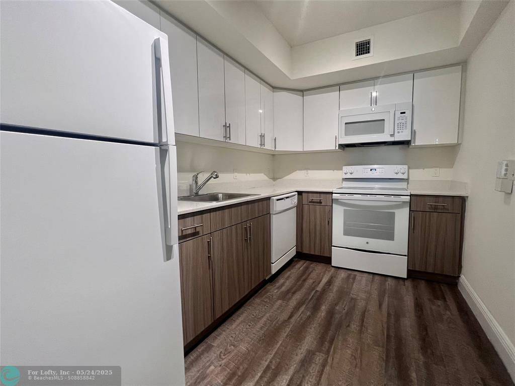 Hialeah, FL 33015,18335 NW 68 Ave  #255-622