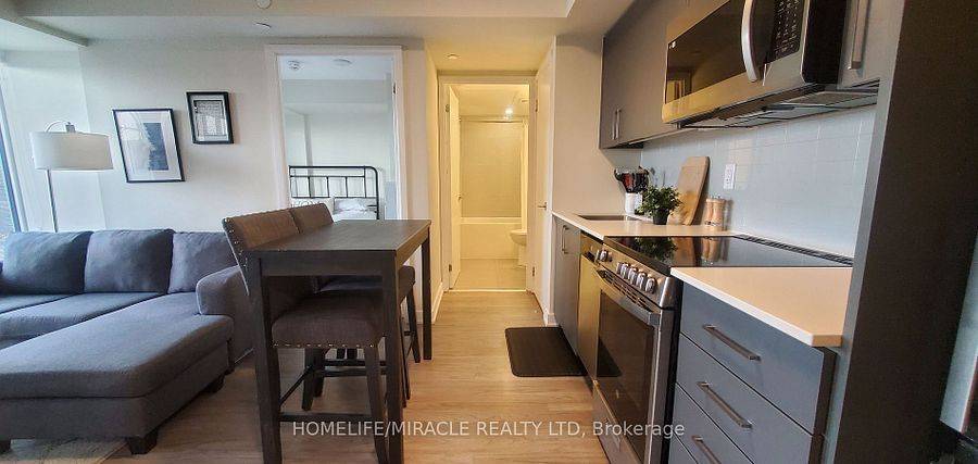 Toronto C06, ON M3H 0E2,38 Monte Kwinter CT #422