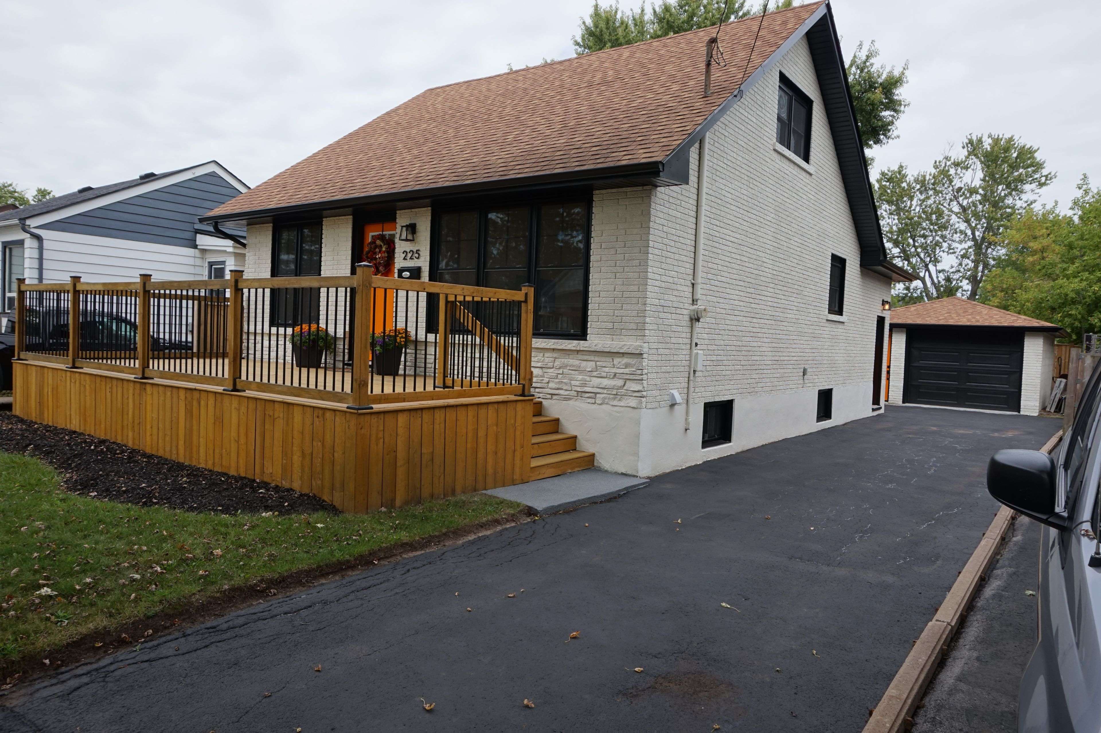 Fort Erie, ON L2A 2K6,225 Henrietta ST