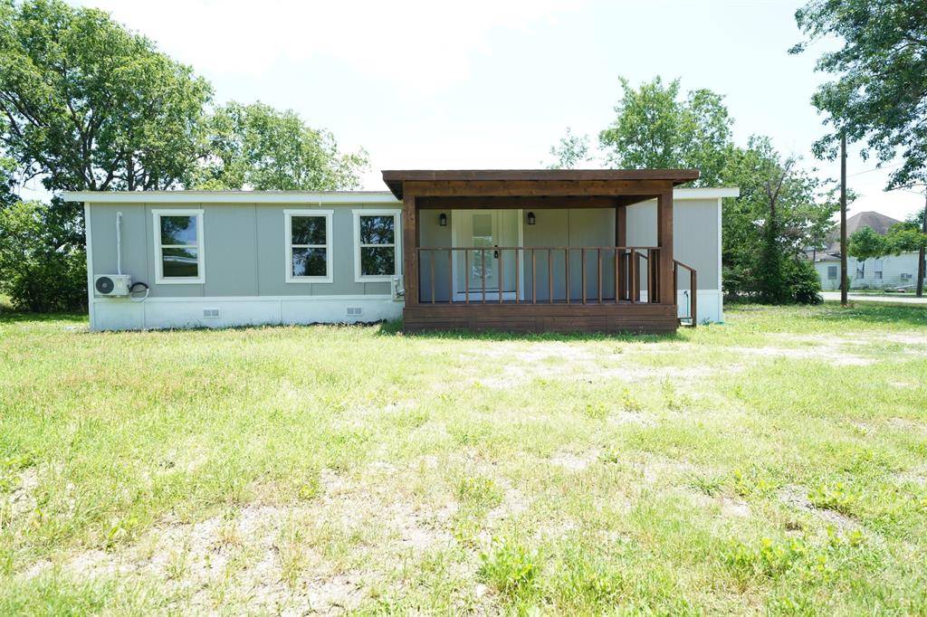 Emhouse, TX 75110,368 S Chambers Avenue