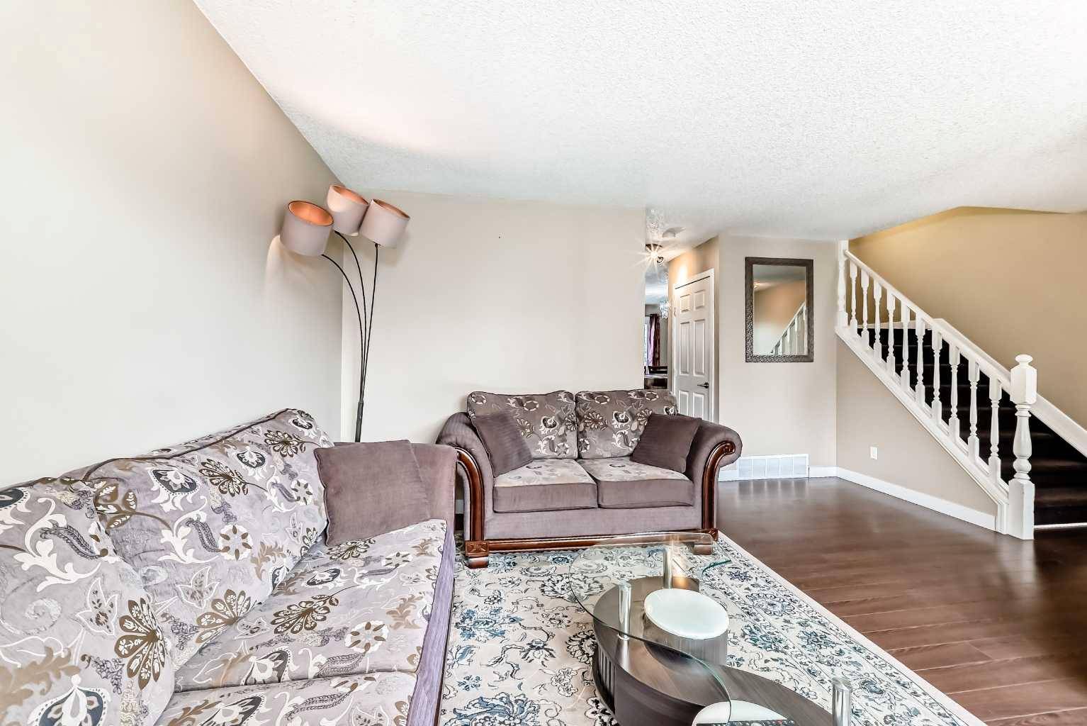 Calgary, AB T1Y 4R6,148 Pinemill Mews NE