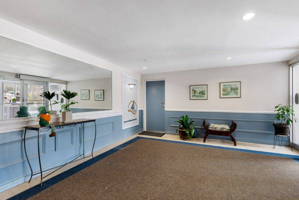 Brockville, ON K6V 1B8,109 King ST E #406