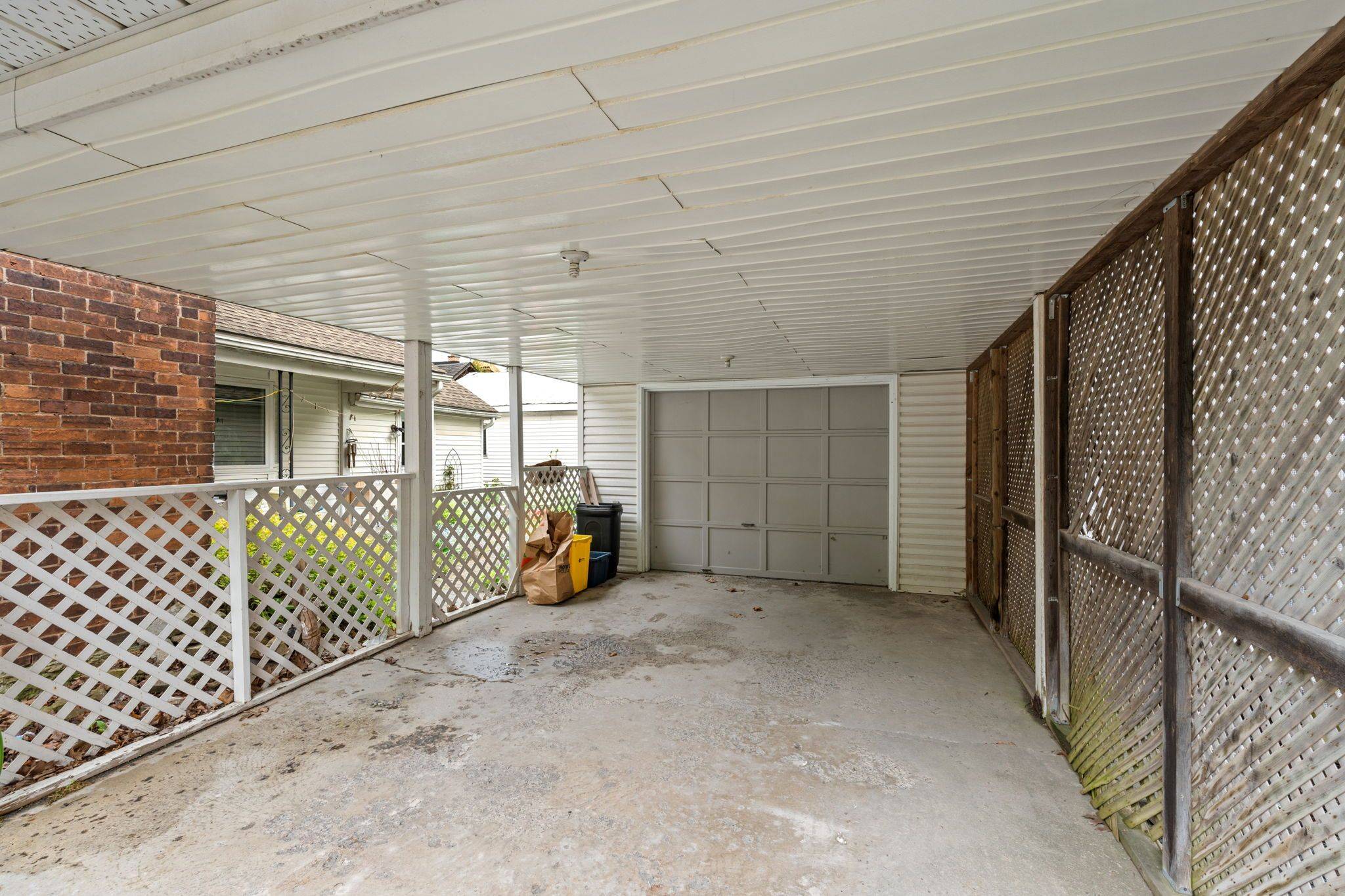 Carleton Place, ON K7C 1K8,82 Lake AVE E