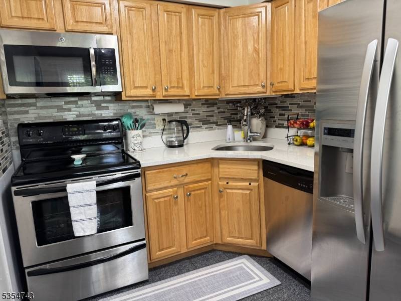 Clifton City, NJ 07011,180 Highland Ave #3a