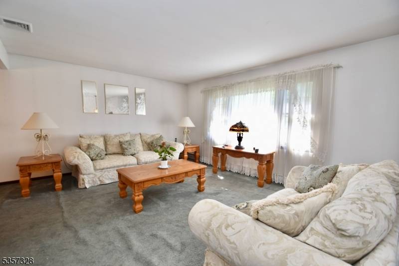 West Milford Twp., NJ 07438,9 Albertine Pl