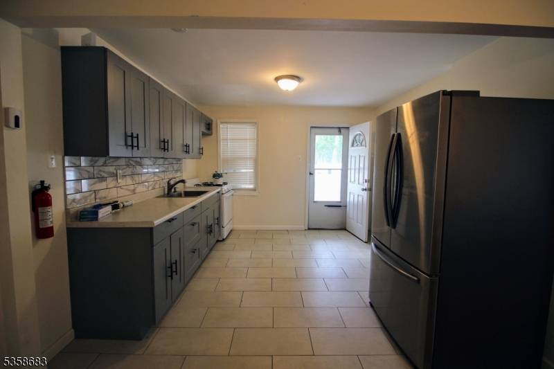 Rahway City, NJ 07065,857 Westfield Ave