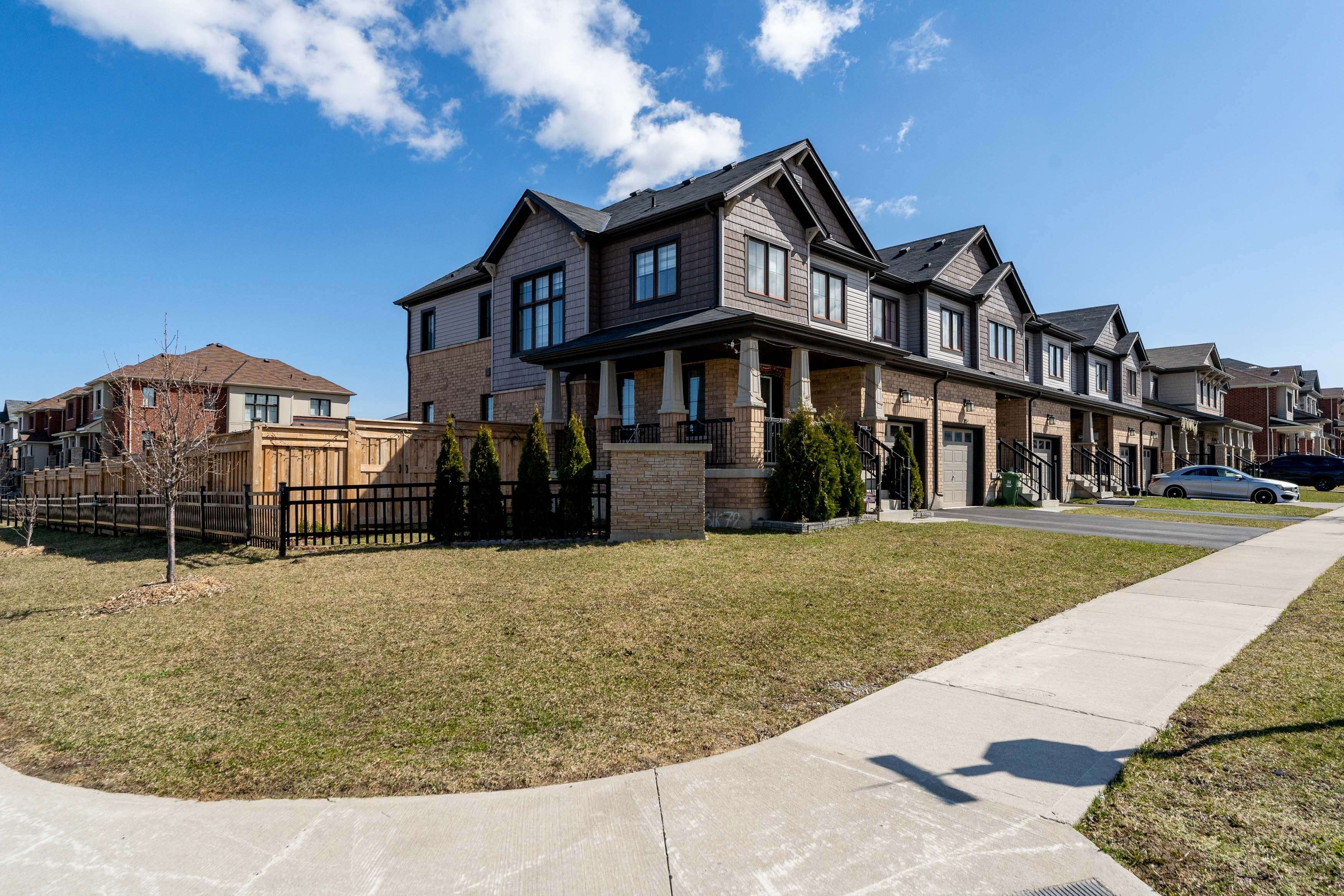 Hamilton, ON L8J 0K8,2 Scarletwood ST