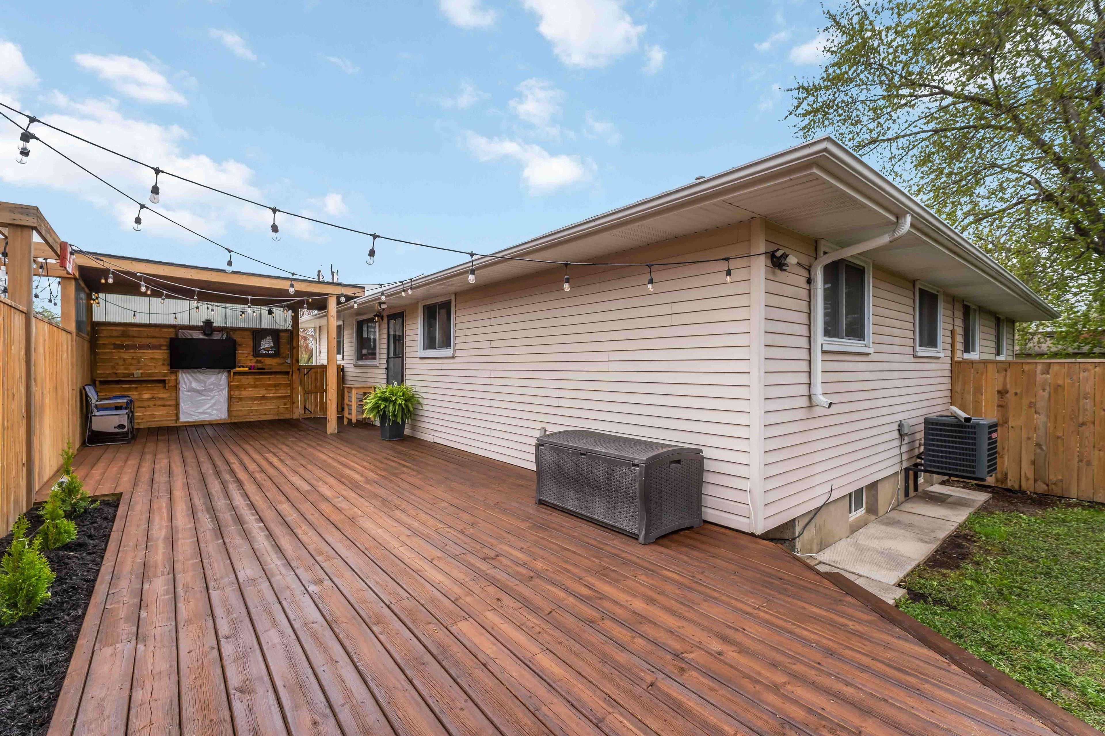 St. Catharines, ON L2N 4C9,15 Westlake LN
