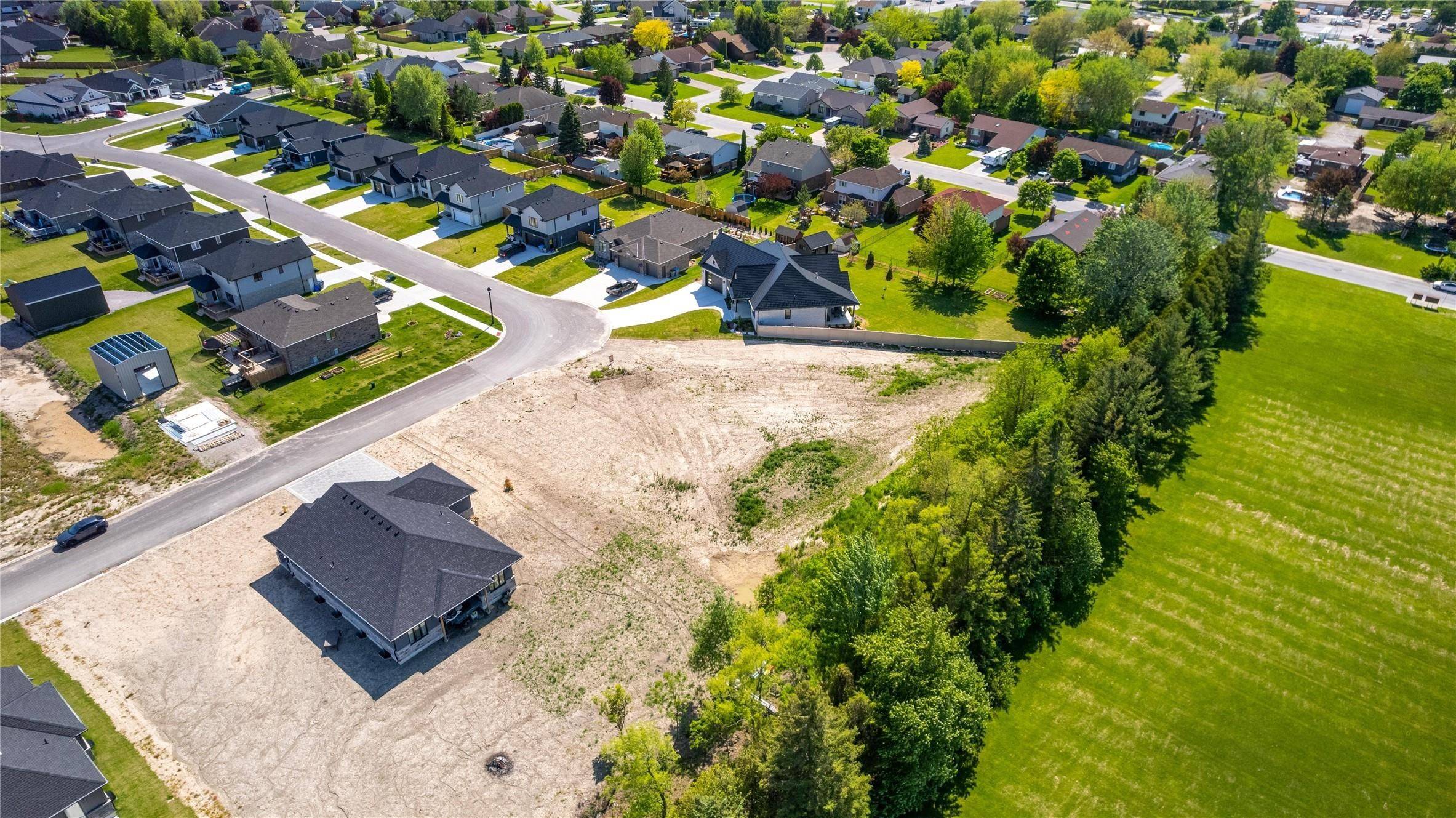 Lambton Shores, ON N0N 1J0,118 PHIBBS ST