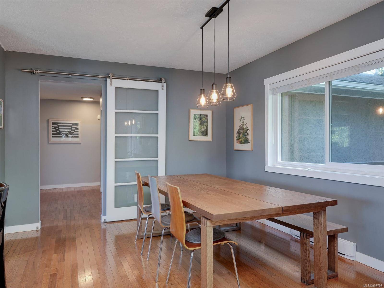 Saanich, BC V8Y 2Z6,760 Menawood Pl