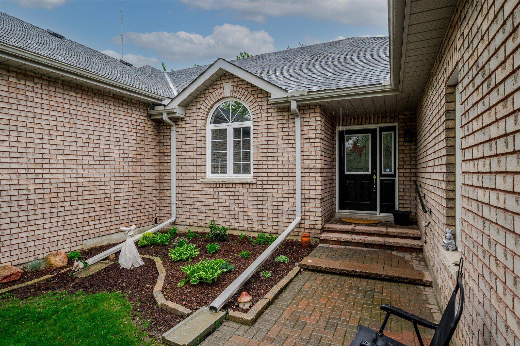 Peterborough East, ON K9H 7R1,300 Franmor DR #23