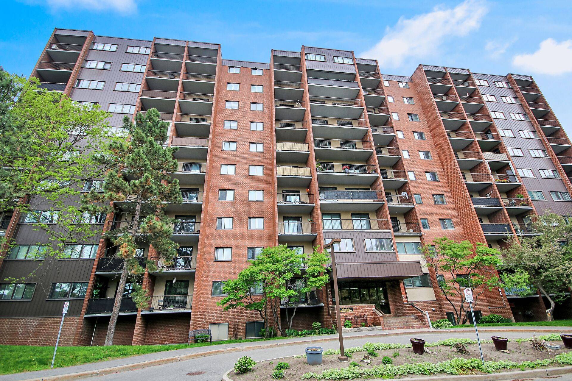 Elmvale Acres And Area, ON K1B 4S8,2630 Southvale CRES #207