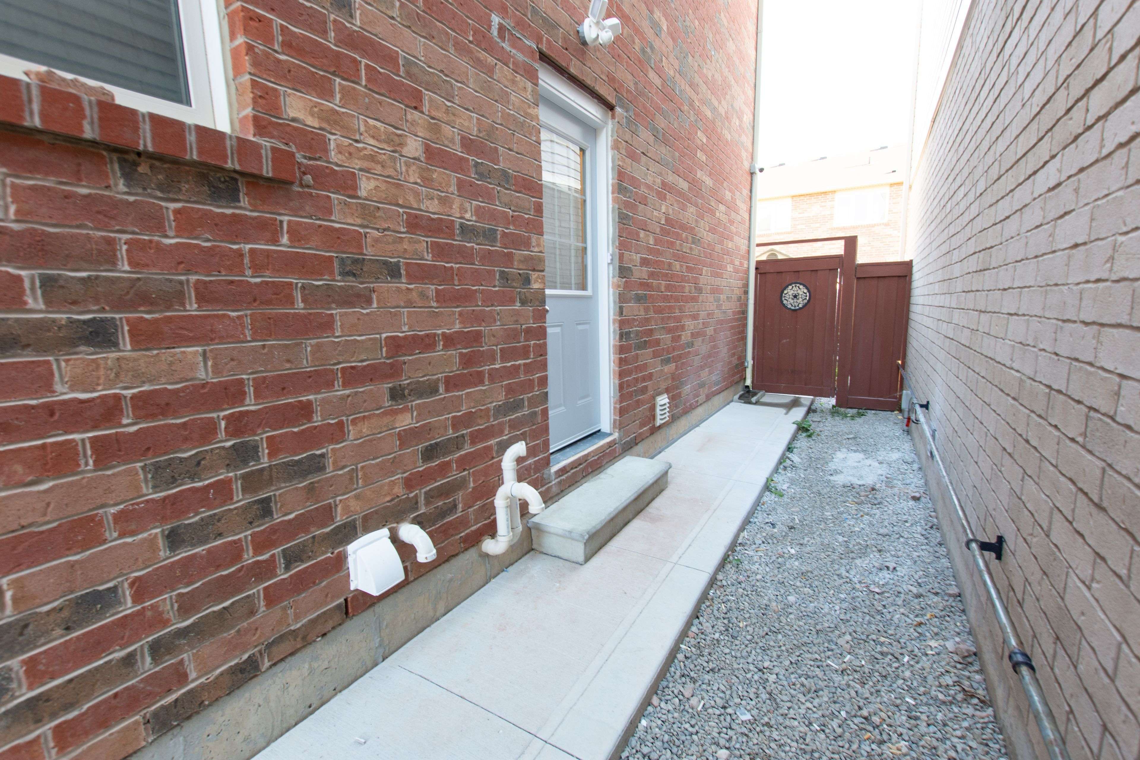 Milton, ON L9T 8H1,1112 Solomon CT #Bsmt