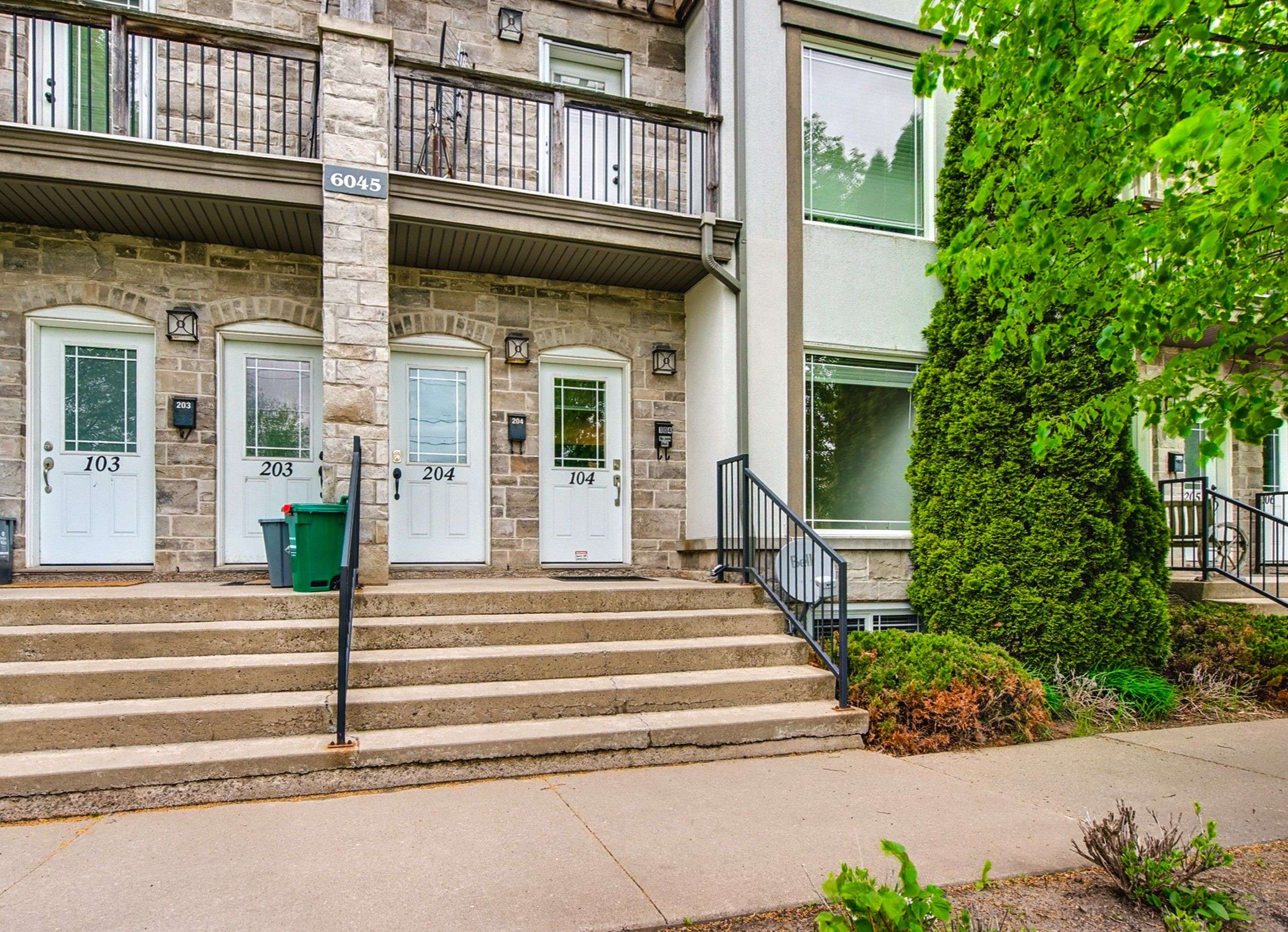 Niagara Falls, ON L2G 2P2,6045 Dunn ST #104