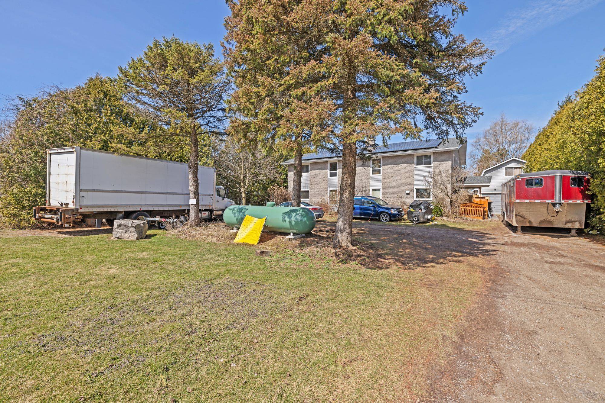 Hamilton, ON L8B 1N3,827 6th Concession RD W