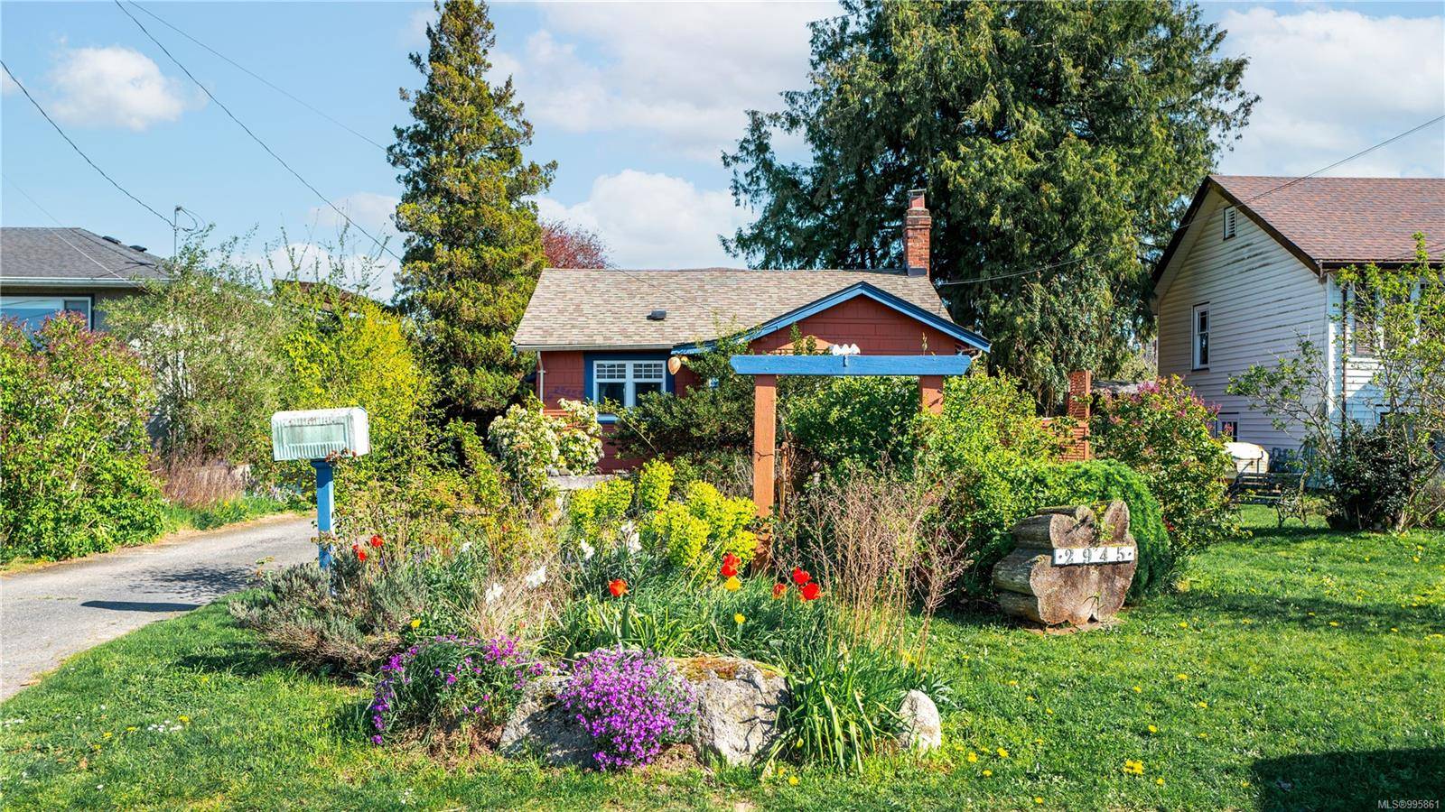 Saanich, BC V9A 1X2,2945 Millgrove St