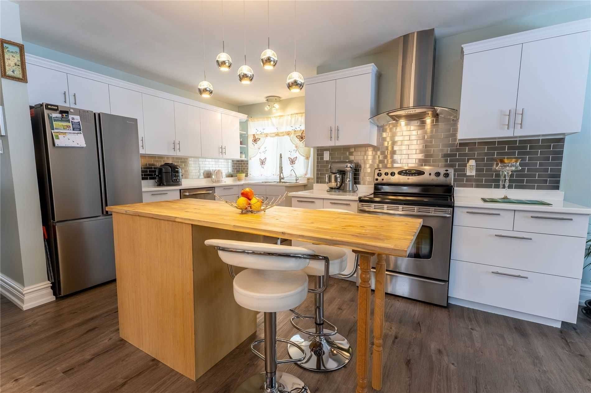 London East, ON N5Y 3V7,606 Ross ST