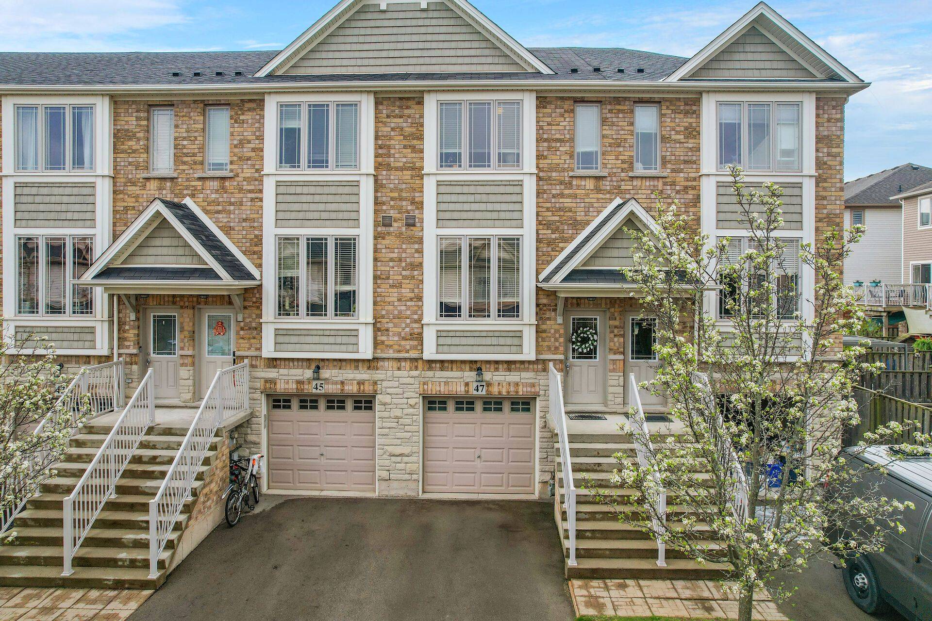 Grimsby, ON L3M 0B5,8 Hemlock WAY #47