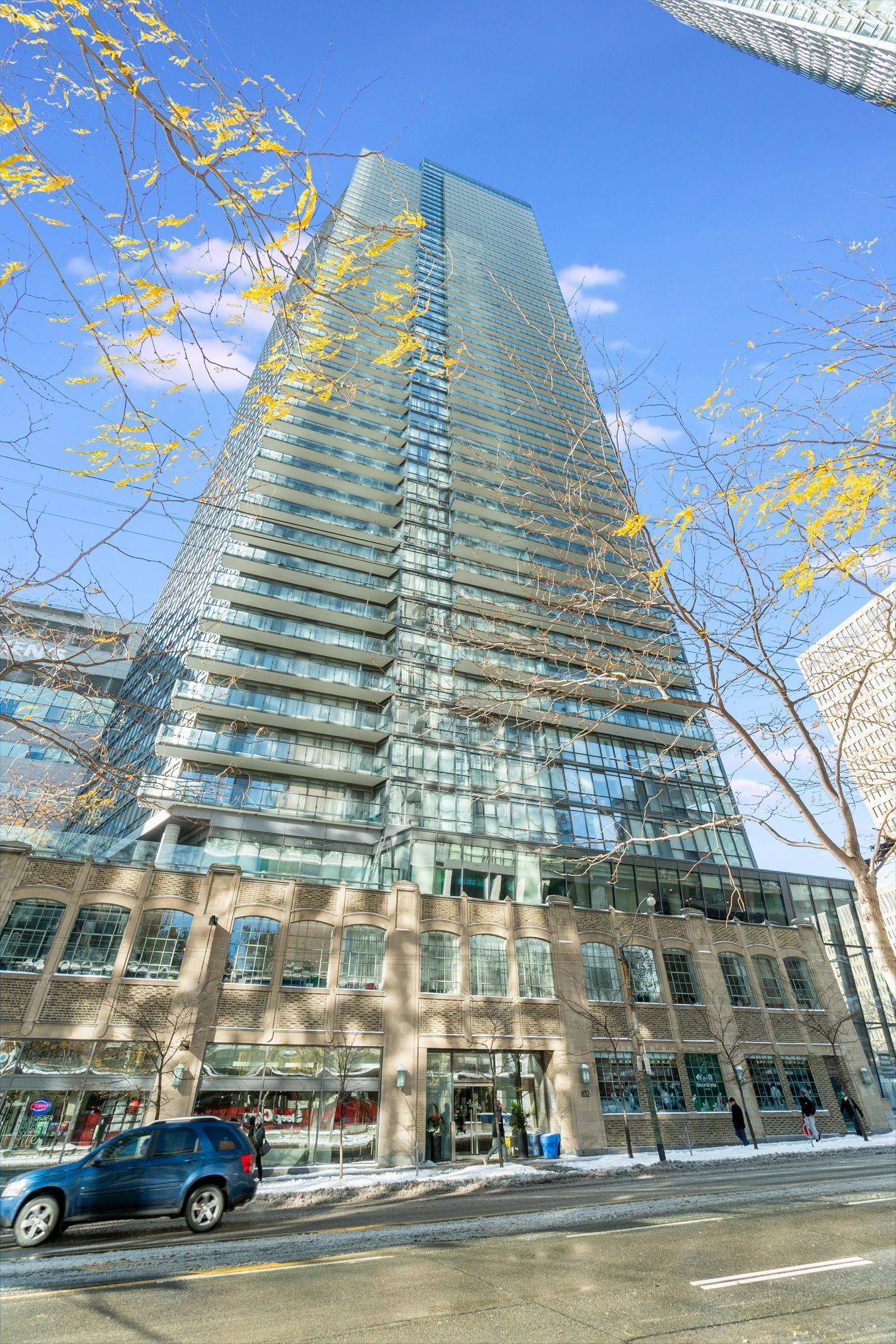 Toronto C01, ON M5S 1Z6,832 Bay ST #2307