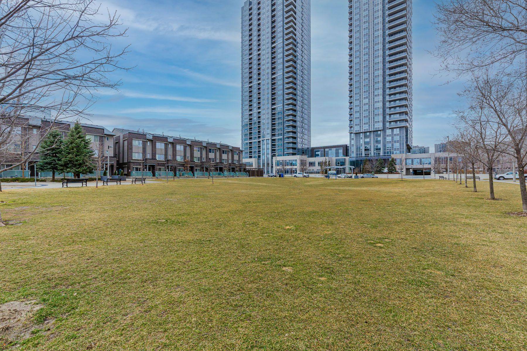 Toronto E07, ON M1S 0L8,275 Village Green SQ #1618