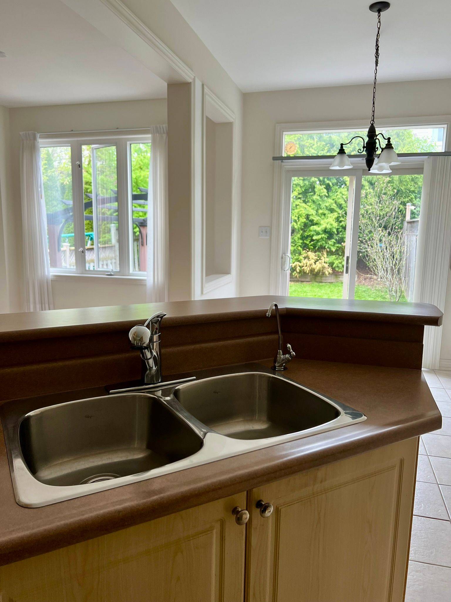 Hamilton, ON L8B 0J9,170 Chudleigh ST