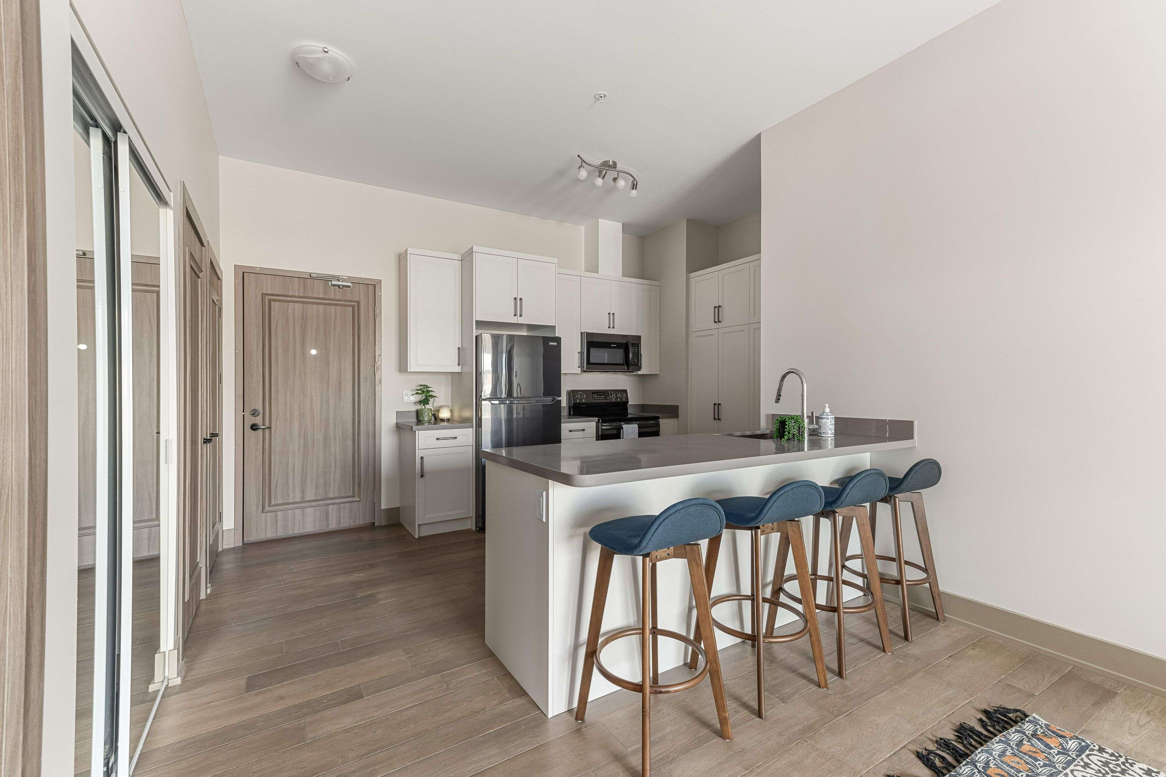 Kingston, ON K7M 3X9,820 GARDINERS RD #519
