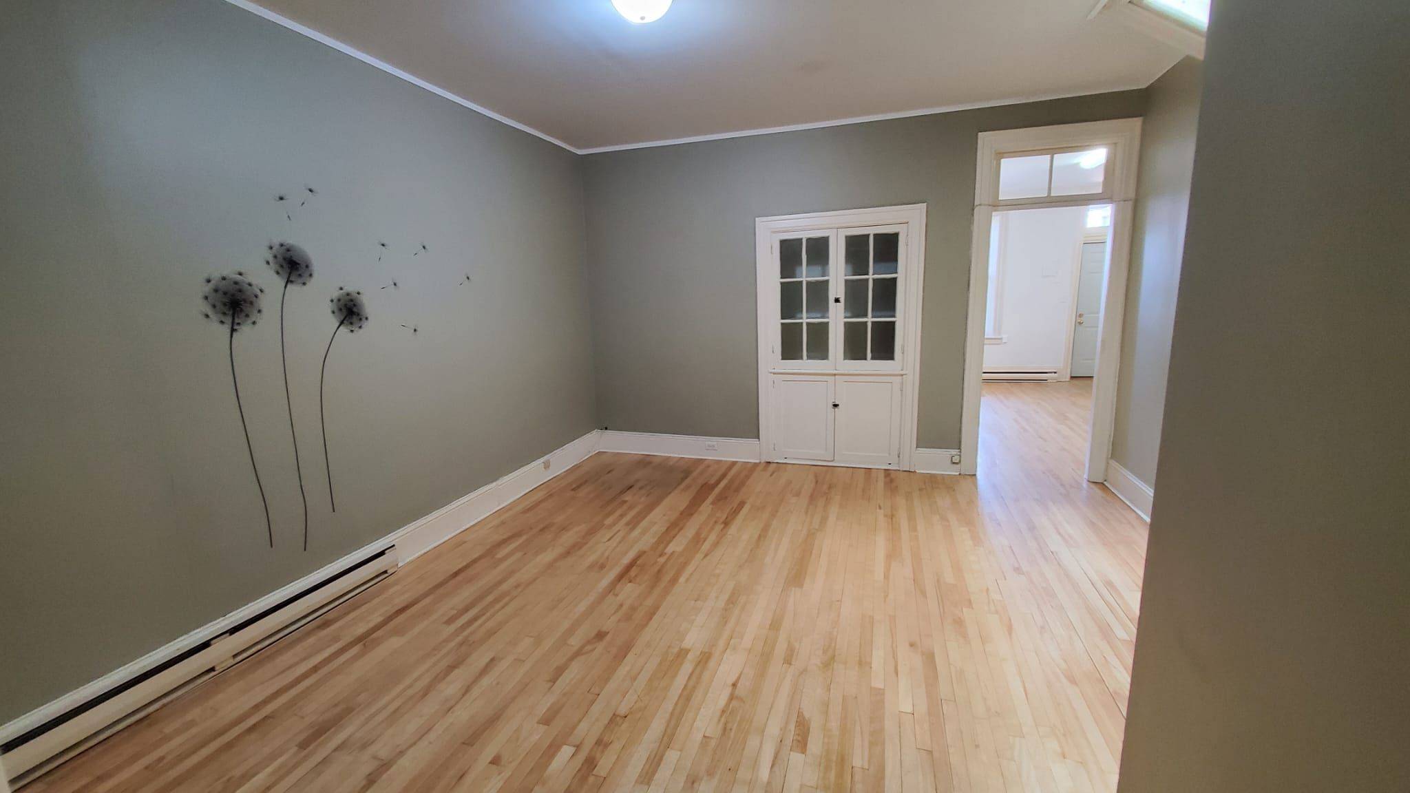 Brockville, ON K6V 3R5,146 King ST W #2