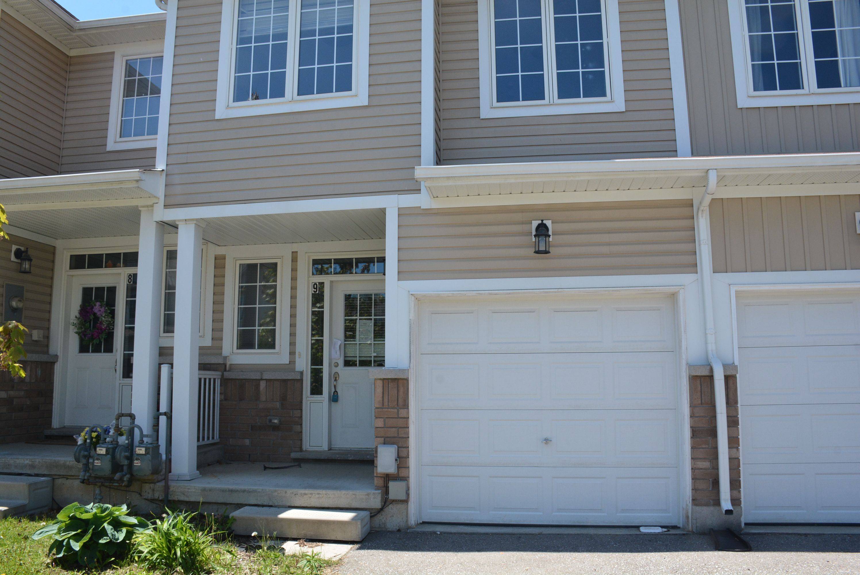 Brantford, ON N3T 0G7,21 Diana AVE #9