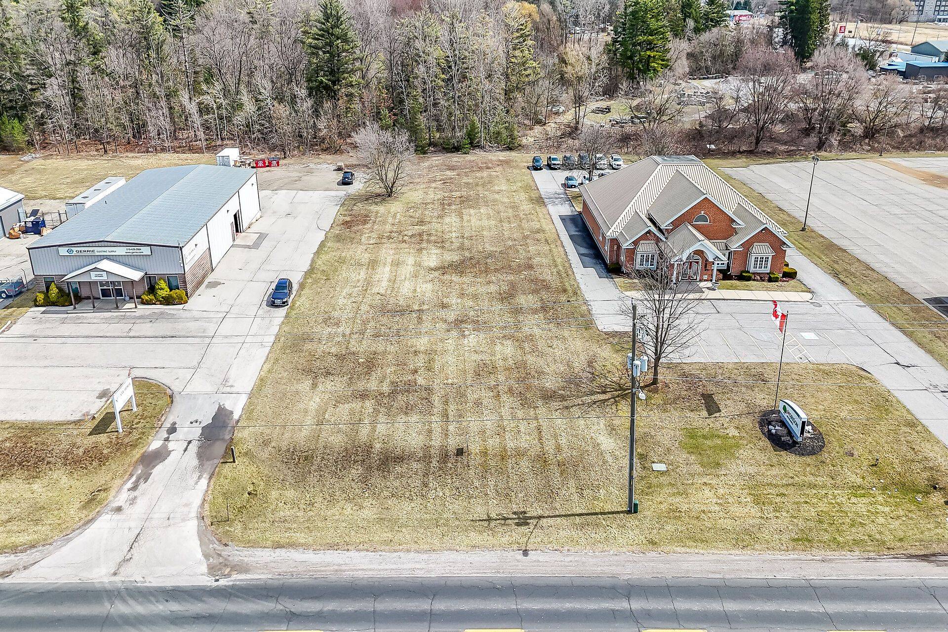 Norfolk, ON N3Y 4J9,33 Park RD