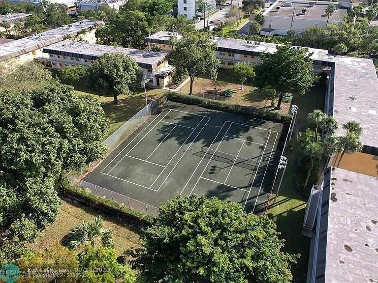 Oakland Park, FL 33334,5192 NE 6th Ave  #805