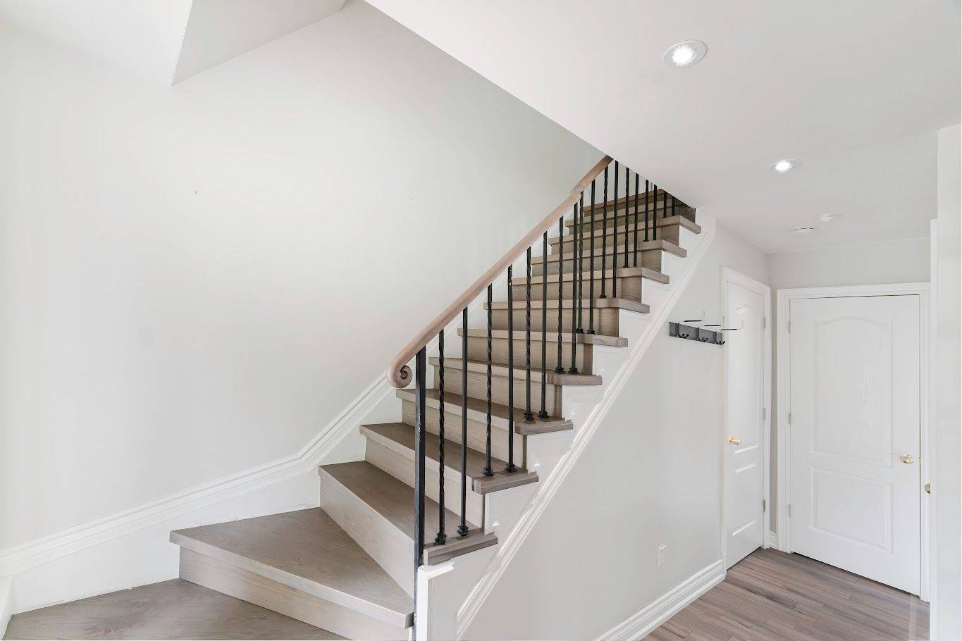 Newmarket, ON L3Y 1C1,307 Towercrest DR