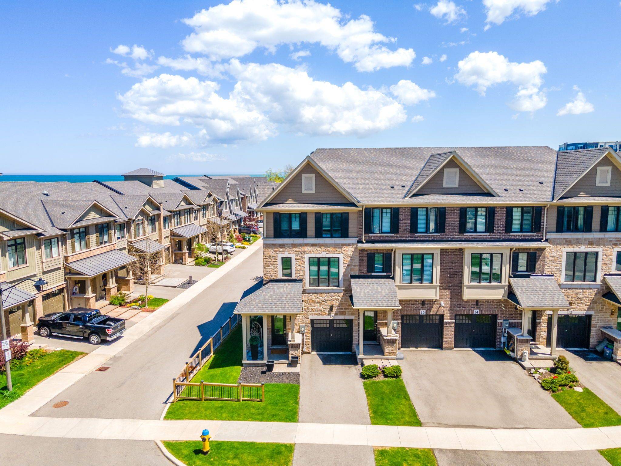 Grimsby, ON L3M 0H3,16 Place Polonaise DR