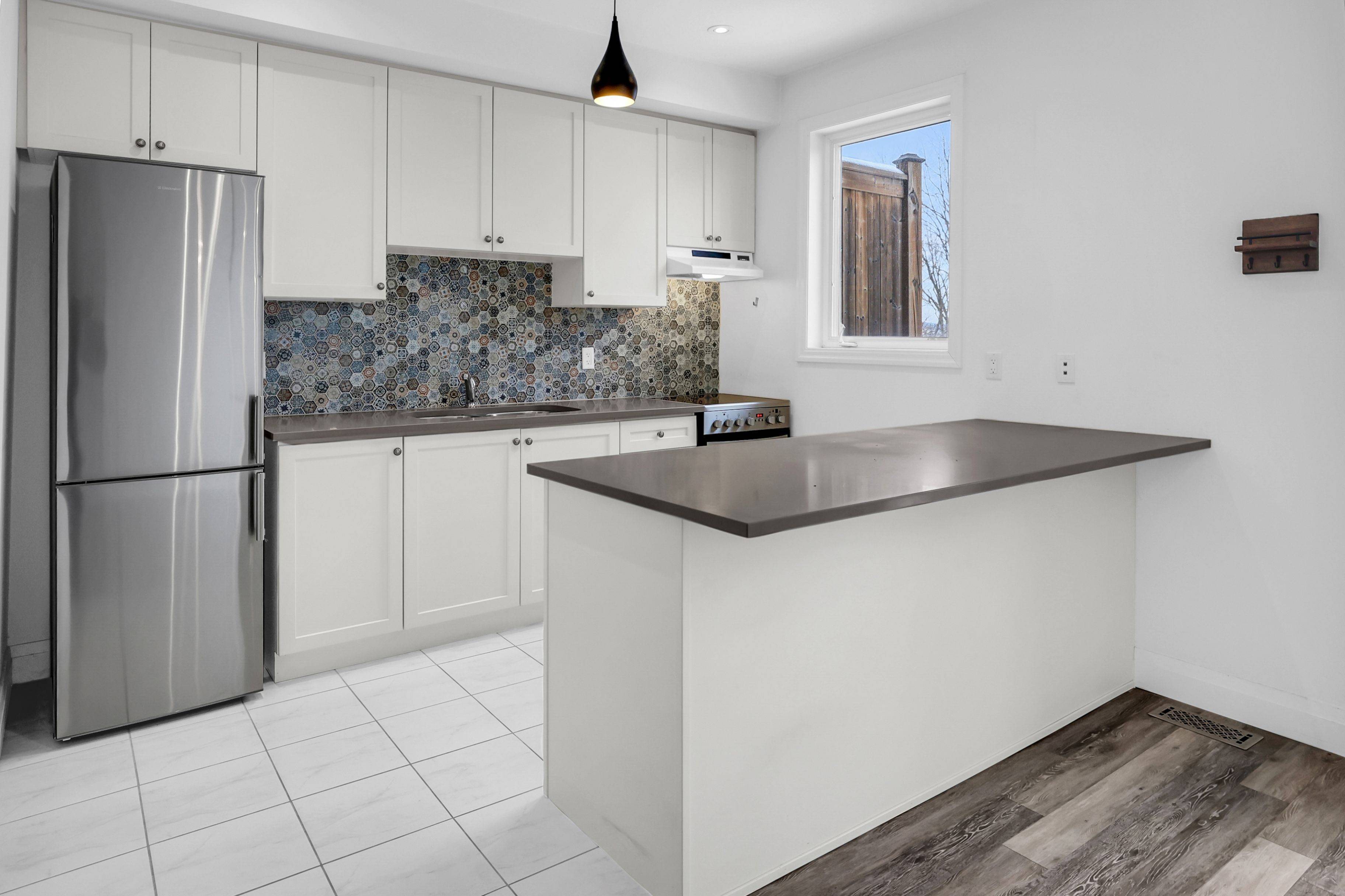 Hamilton, ON L8R 3P3,290 Barton ST W #30