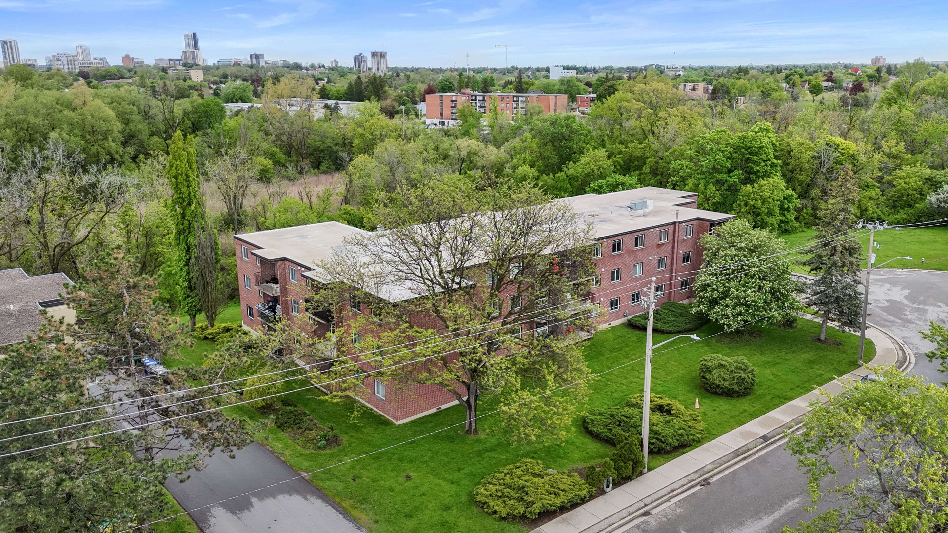 Kitchener, ON N2M 4N6,4 Avalon PL #305