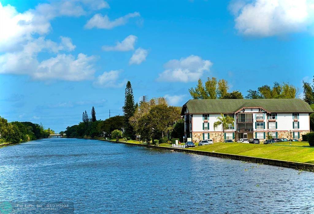 Lauderhill, FL 33319,3750 Inverrary Dr #3L