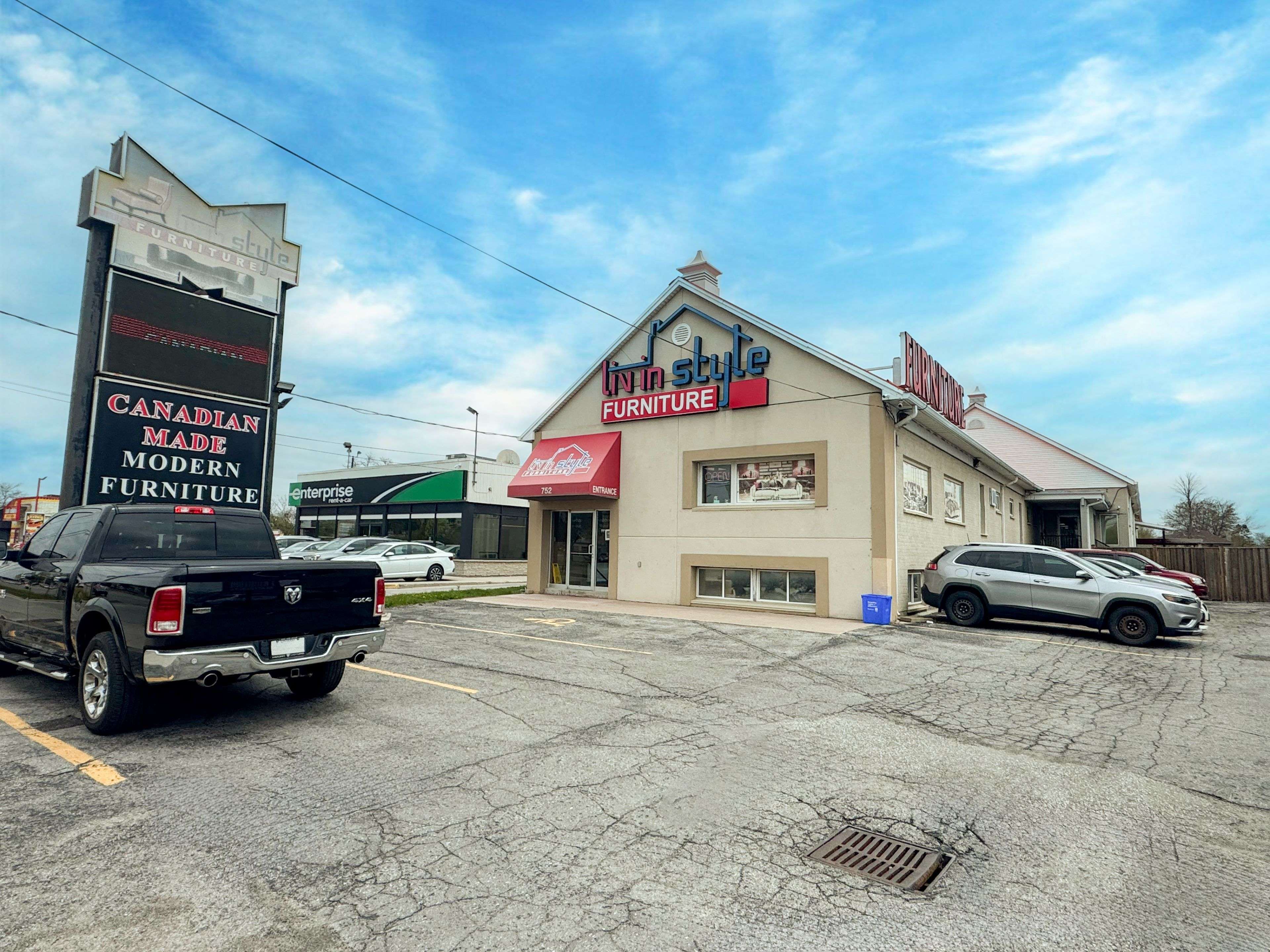London South, ON N6J 2N4,752 Wharncliffe RD S #Lower Level