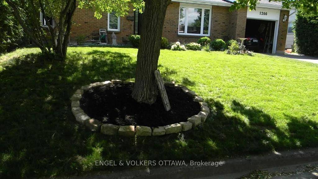 Overbrook - Castleheights And Area, ON K1K 3Z1,1266 Alloway CRES