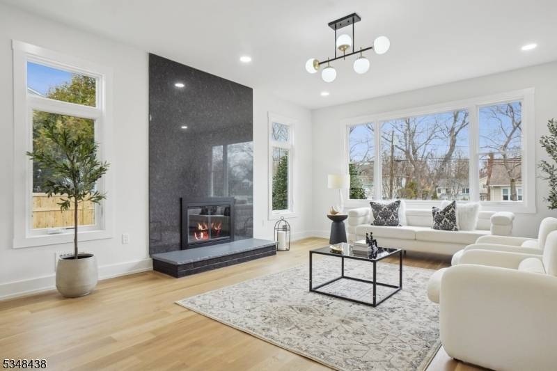 Westfield Town, NJ 07090,976 Cherokee Ct